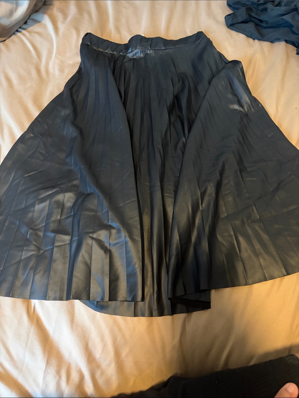 Elegant Pleated A-Line Midi Skirt - Black